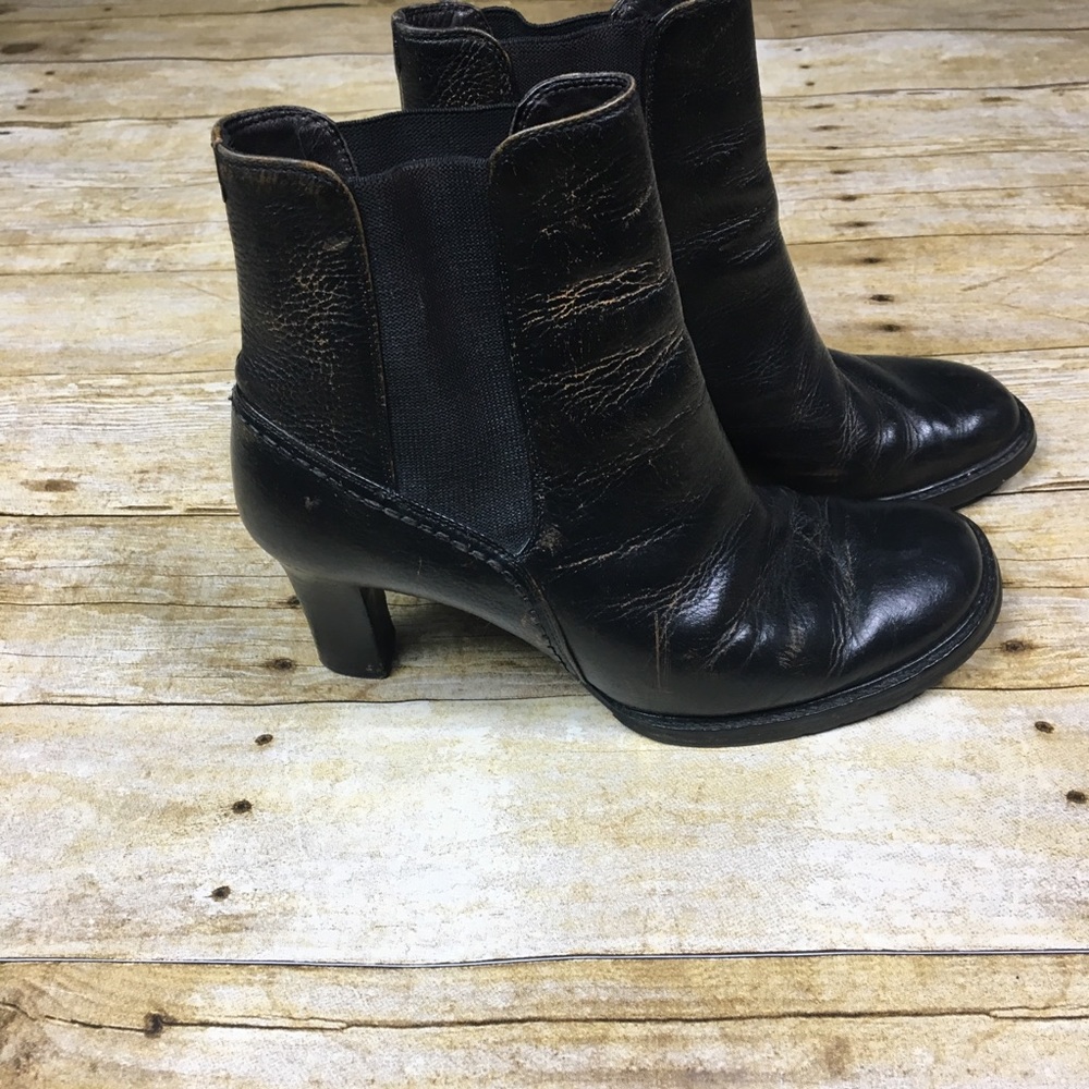 Cole Haan vibram sole heeled booties. Size 7.5